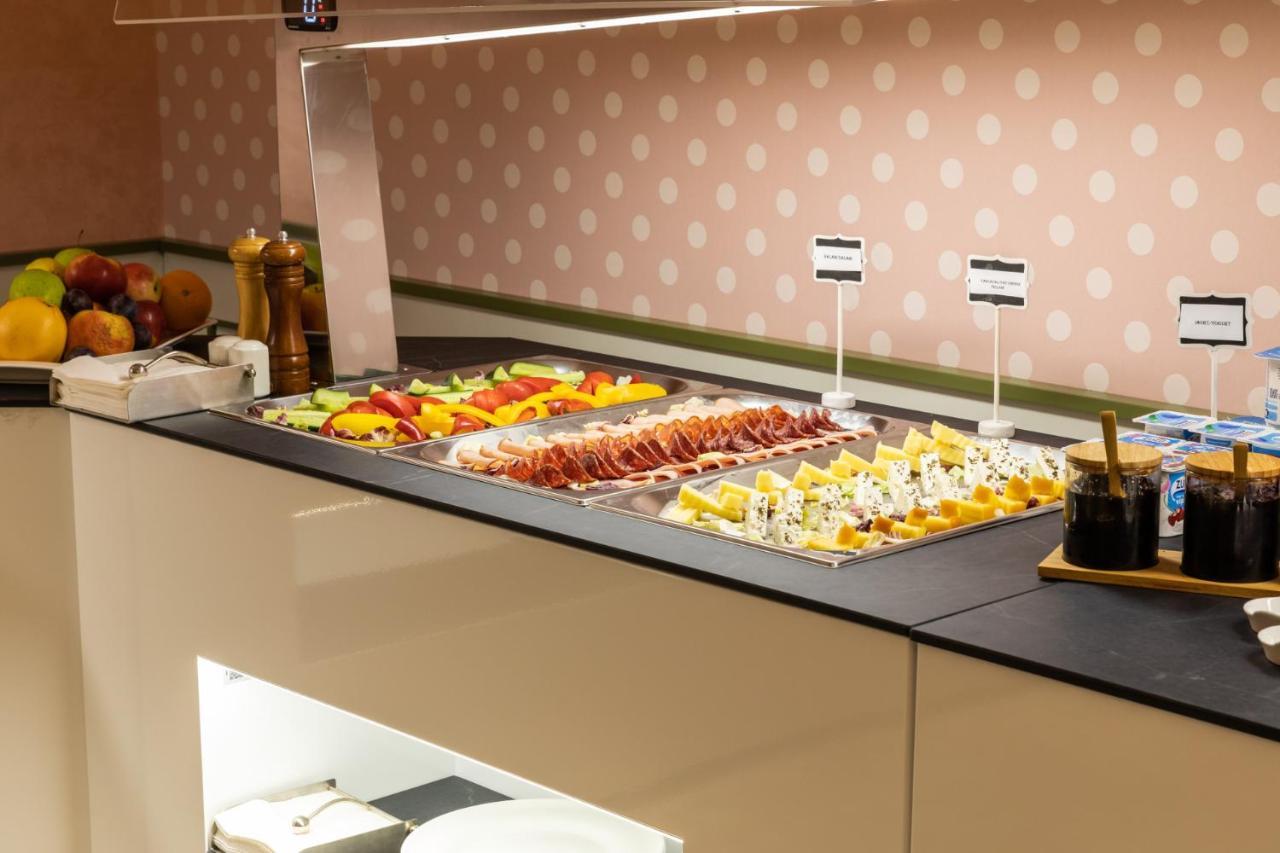 Ramada By Wyndham Slatina Parc Hotel Ngoại thất bức ảnh